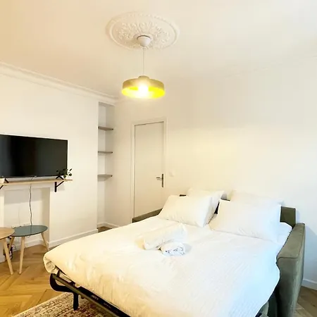 Justine Suite, Place De La Republique Paris