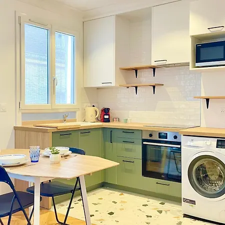 Justine Suite, Place De La Republique * Paris