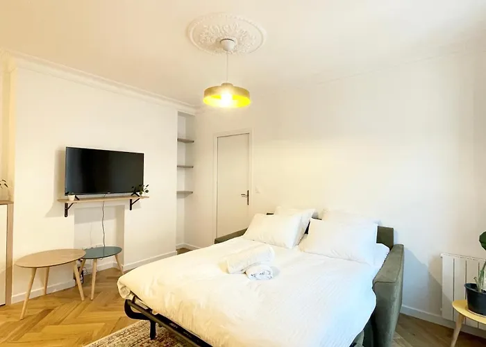 Justine Suite, Place De La Republique Paryż