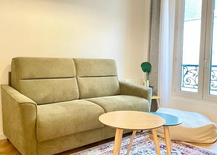 Justine Suite, Place De La Republique Paryż