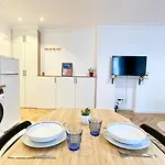 Justine Suite, Place De La Republique Daire *