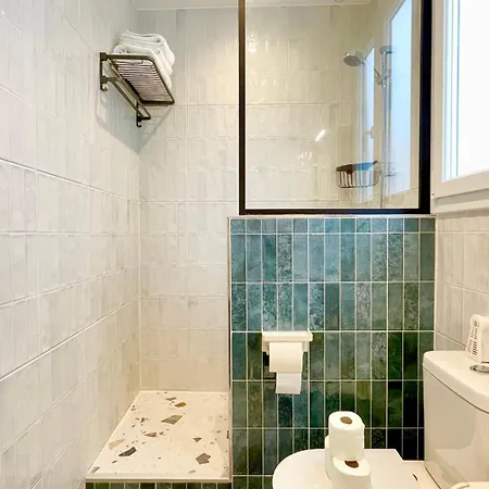 Justine Suite, Place De La Republique * פריז