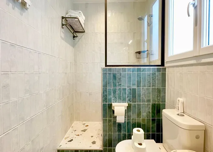 Justine Suite, Place De La Republique * פריז