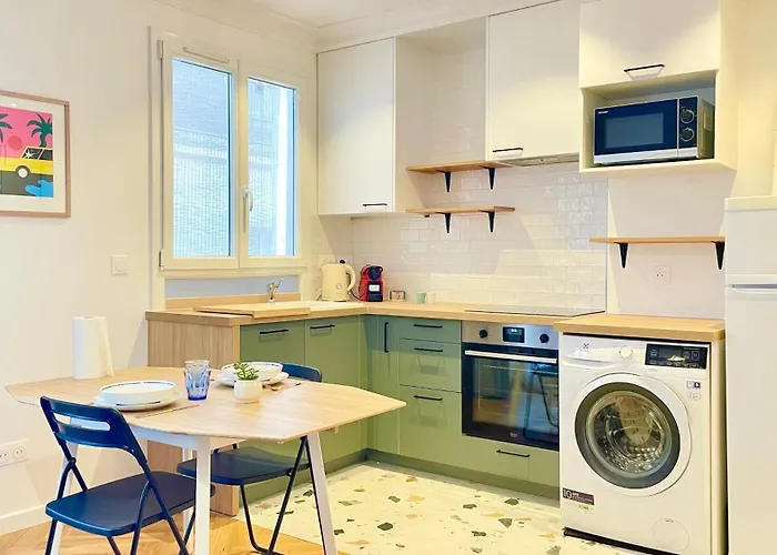 Justine Suite, Place De La Republique * פריז